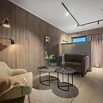 Cozy And Modern In דירה *