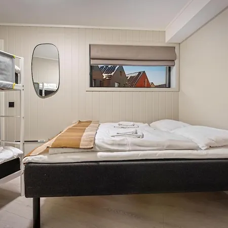 Cozy And Modern In 헤닝스베르